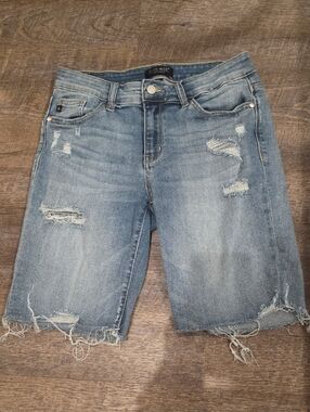 Judy Blue Distressed Bermuda Short Size Small